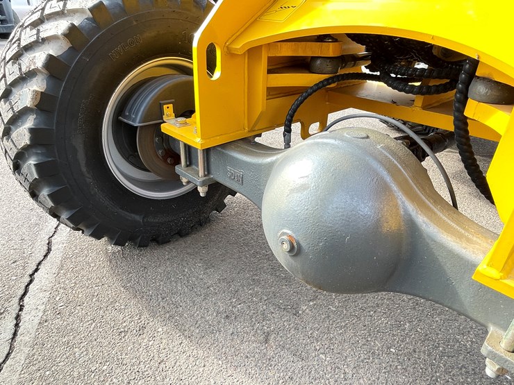 #114-•-new-magnum-3300p-telescoping-wheel-loader-image-17