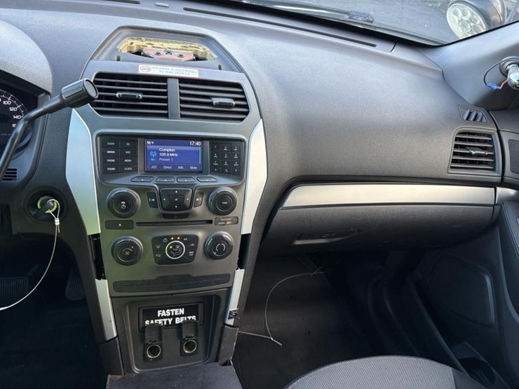 2014-ford-explorer-image-16