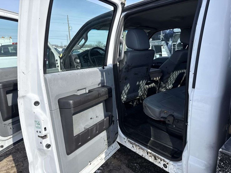 2014-ford-f550-image-14