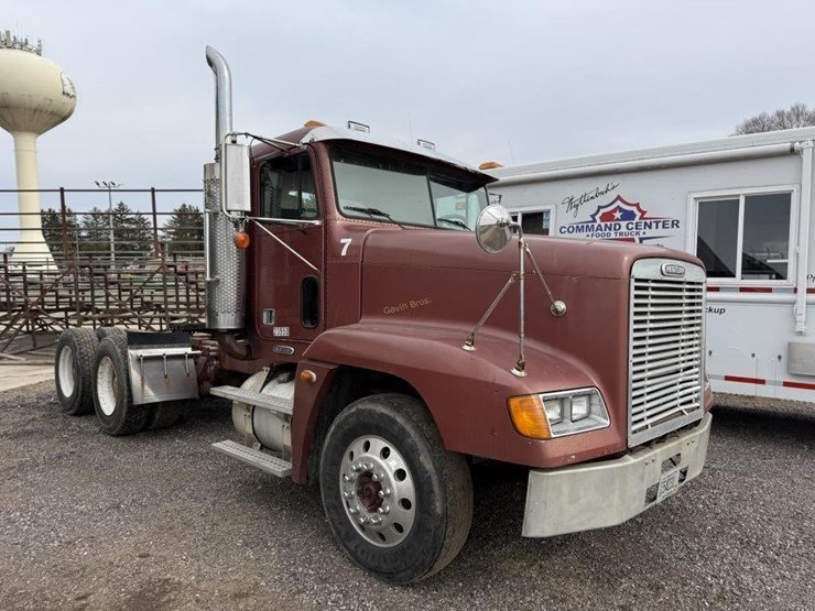 1999-freightliner-fld120-image-3