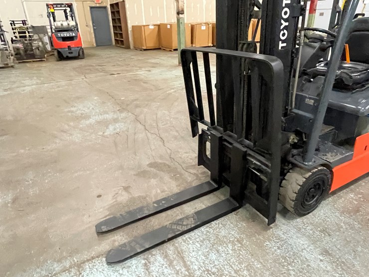 #171-•-2016-toyota-electric-forklift-image-9