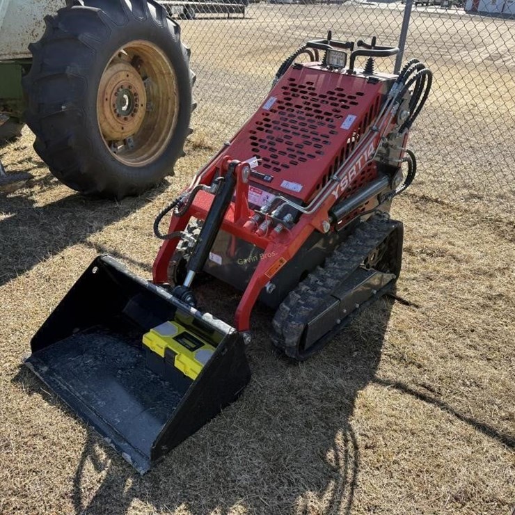 2025 New AGT YSRT14 Tracked Mini Skidsteer