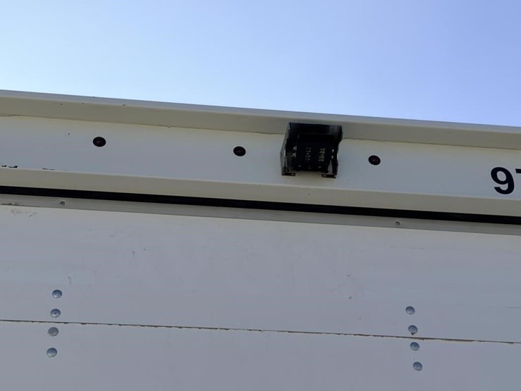 2024-isuzu-npr-image-5