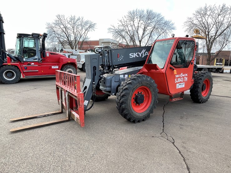 #129-•-2018-skyjack-sj843-telehandler-image-1