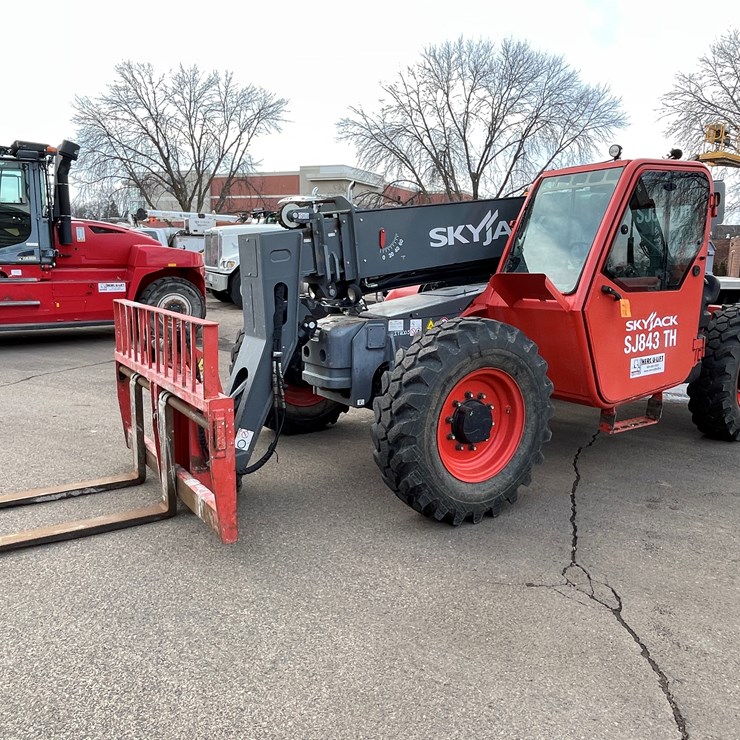 #129 • 2018 Skyjack SJ843 Telehandler