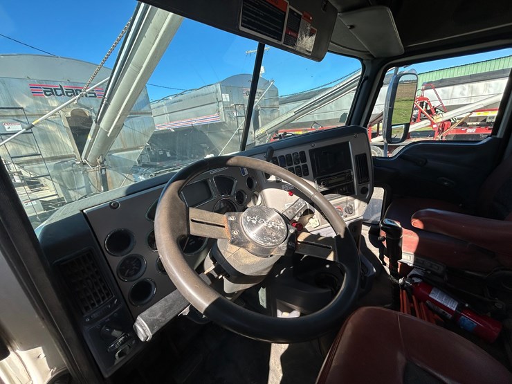 2012-mack-tender-truck-w/adams-rear-discharge-bed-auger-image-62