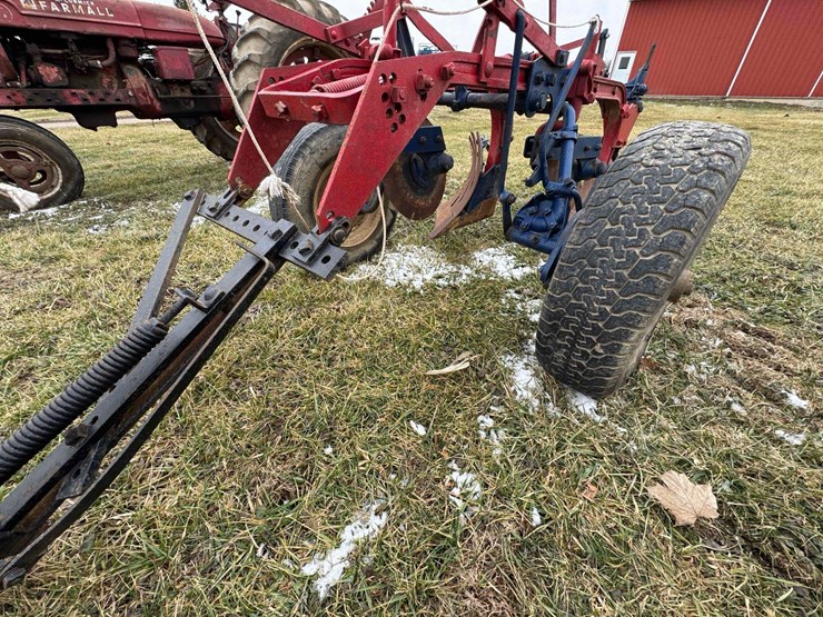 mccormick-little-genius-2-bottom-plow-image-8