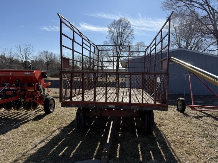 e-z-trail-16'-hay-wagon-image-2