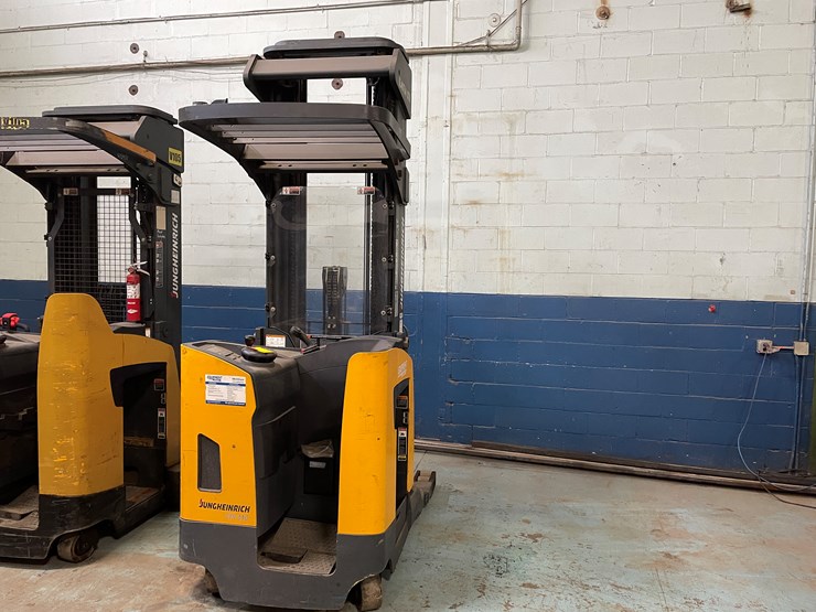 #224-•-jungheinrich-ride-on-electric-reach-truck-image-4