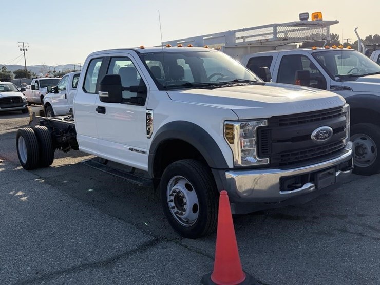 2019-ford-f450-image-2