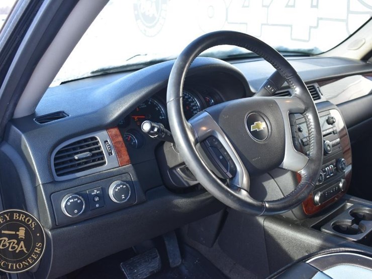 2013-chevrolet-tahoe-ls-image-24