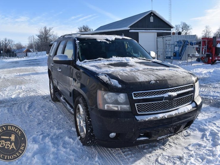 2013-chevrolet-tahoe-ls-image-14
