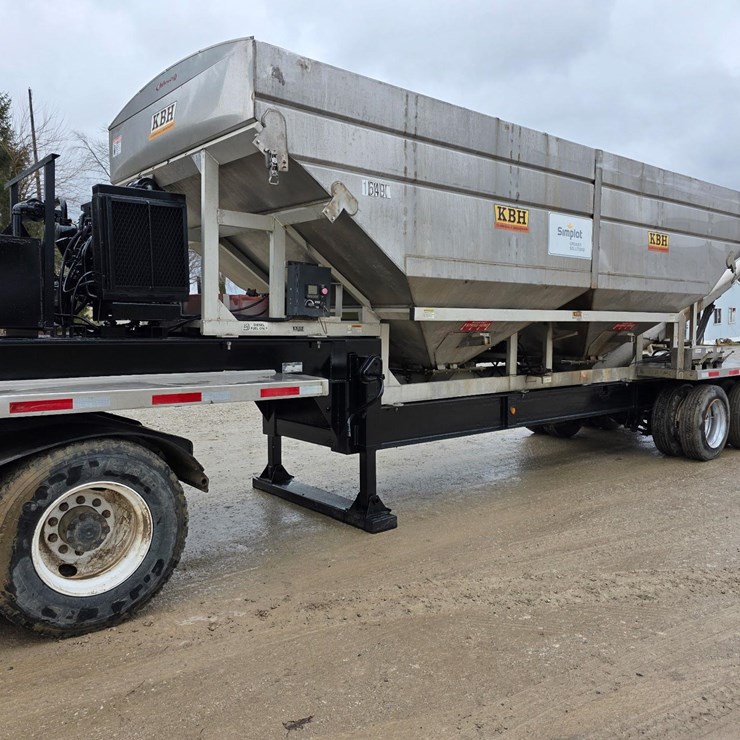 FRESHLY REFURBISHED! 2016 KBH Fertilizer Tender Trailer - Isuzu Diesel