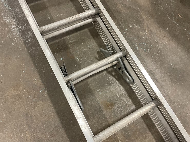 #7653-•-aluminum-extension-ladder-image-6