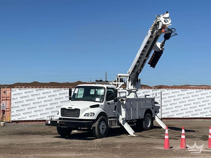 2024-freightliner-m2-106-image-1