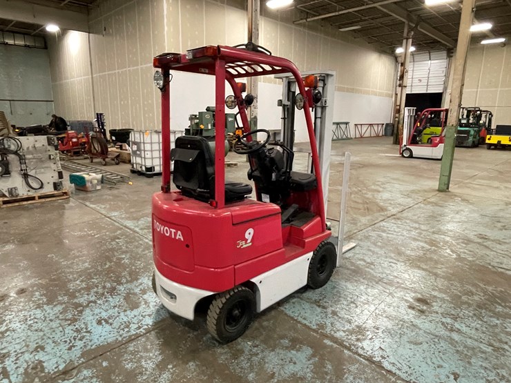 #184-•-toyota-9-runner-electric-forklift-image-5