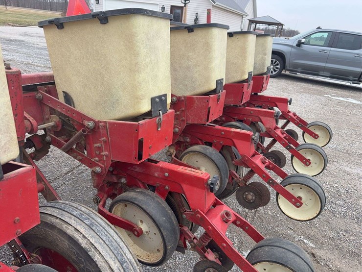 international-800-image-9