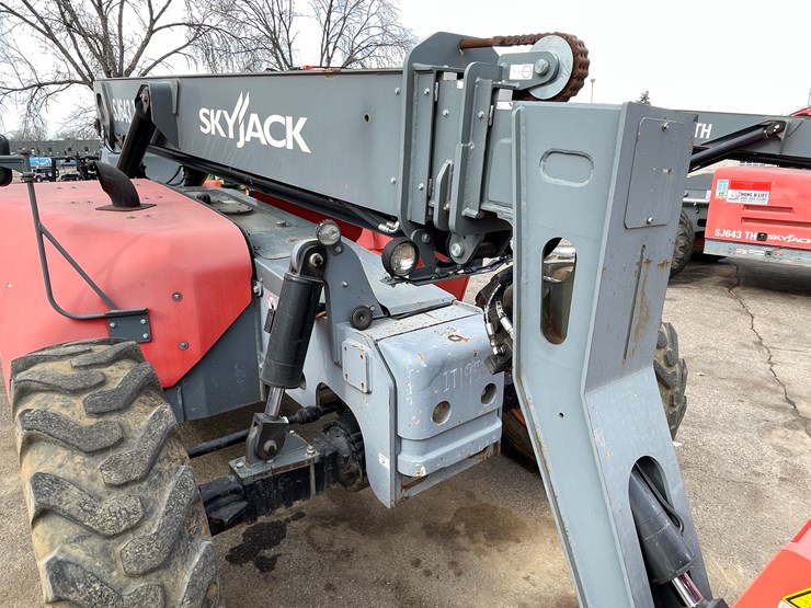 #132-•-2017-skyjack-sj643-telehandler-image-39
