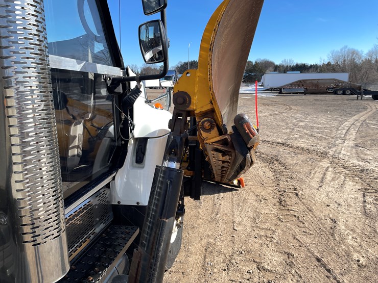 #1016-•-2007-international-plow-truck-(has-mn-title)-image-22