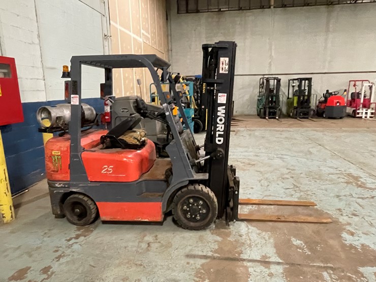 #170-•-world-lift-254-propane-forklift-image-4