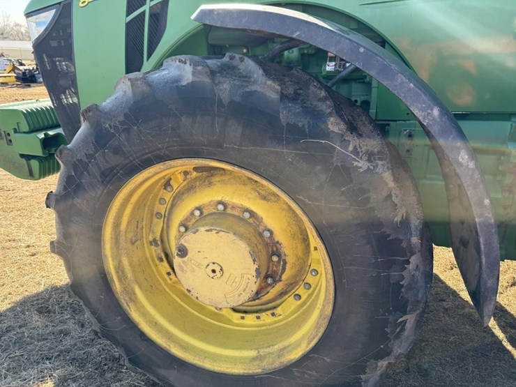 john-deere-8235r-image-9