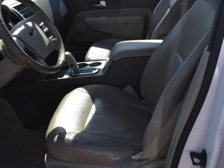 2010-ford-edge-image-10