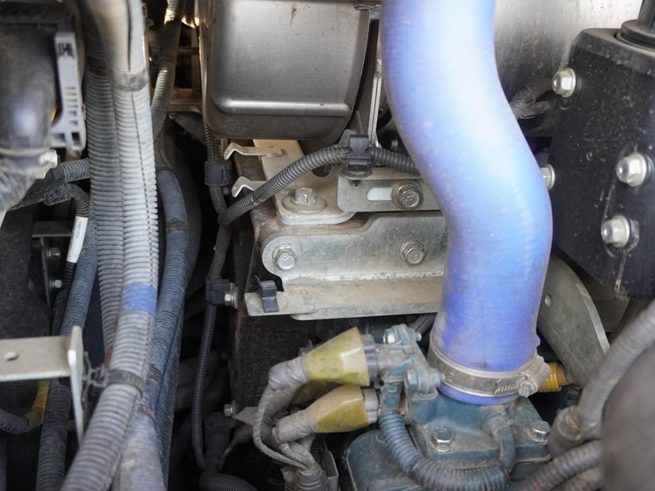 2017-kubota-3800-image-39