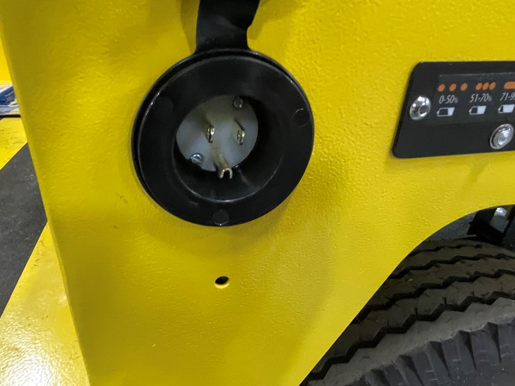 #187-•-columbia-payloader-electric-utility-vehicle-(new-old-stock-2022)-image-24