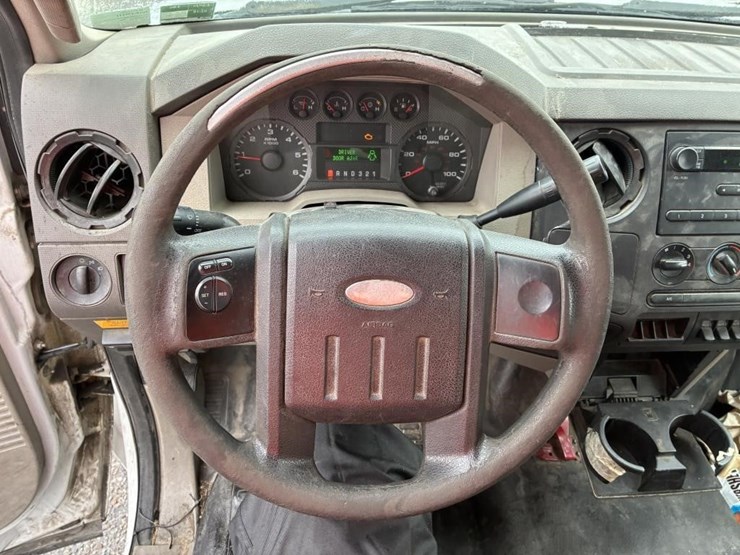 2010-ford-f550-image-11