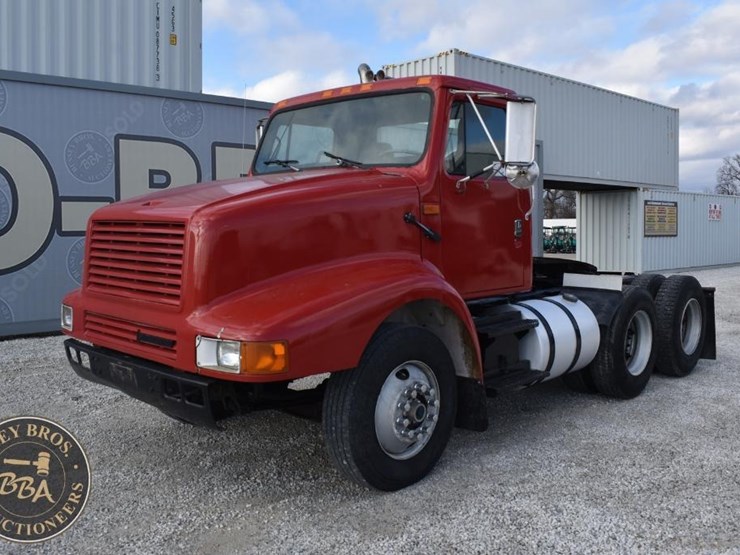 1993-international-8200-image-3