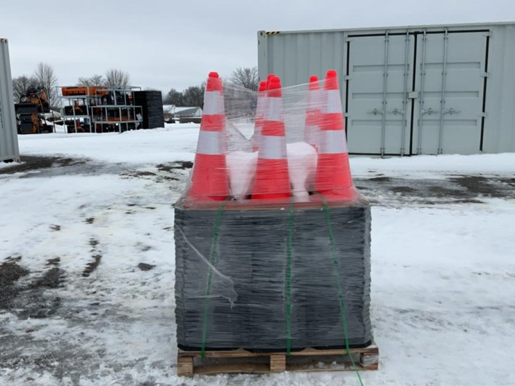 #985-•-unused-landhero-390*390*750mm-road-cone*-image-2