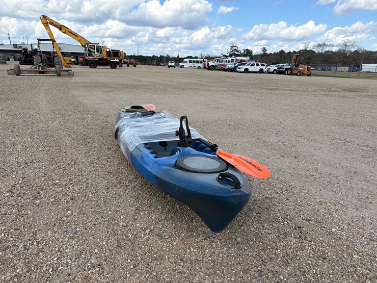 #1433-•-kayak-with-paddle-image-1