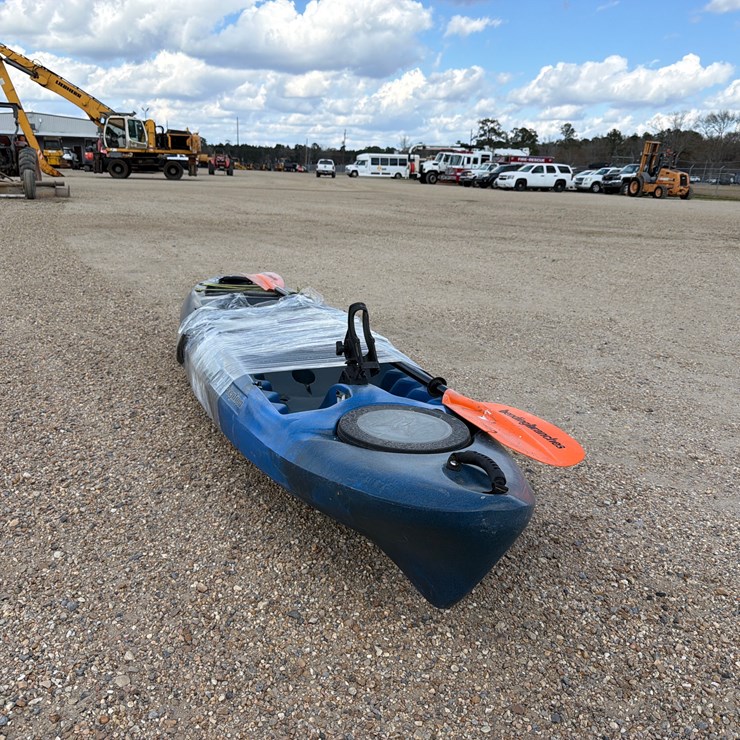#1433 • KAYAK WITH PADDLE