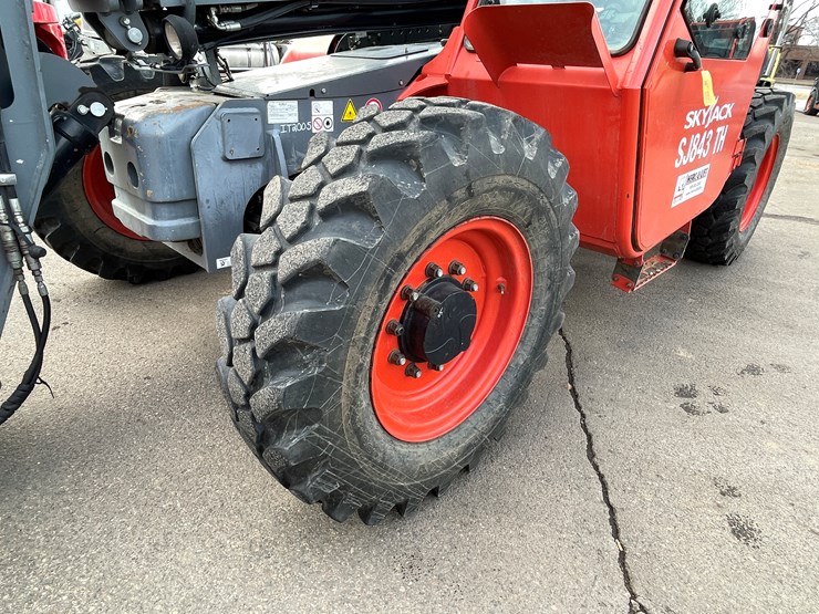 #129-•-2018-skyjack-sj843-telehandler-image-13