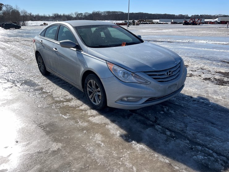 #1519-•-2013-honda-sonata-(has-mn-prior-salvage-title)-image-6