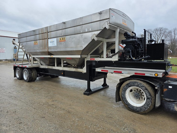 freshly-refurbished!-2016-kbh-fertilizer-tender-trailer---isuzu-diesel-image-2