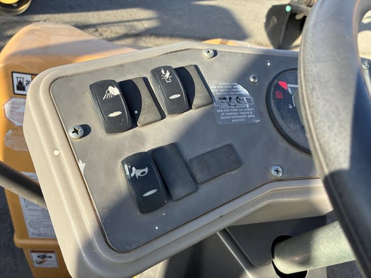 2018-volvo-dd25b-image-13