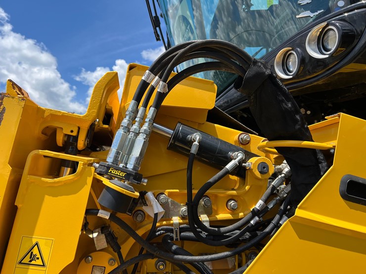 2023-new-holland-cr10.90-image-23