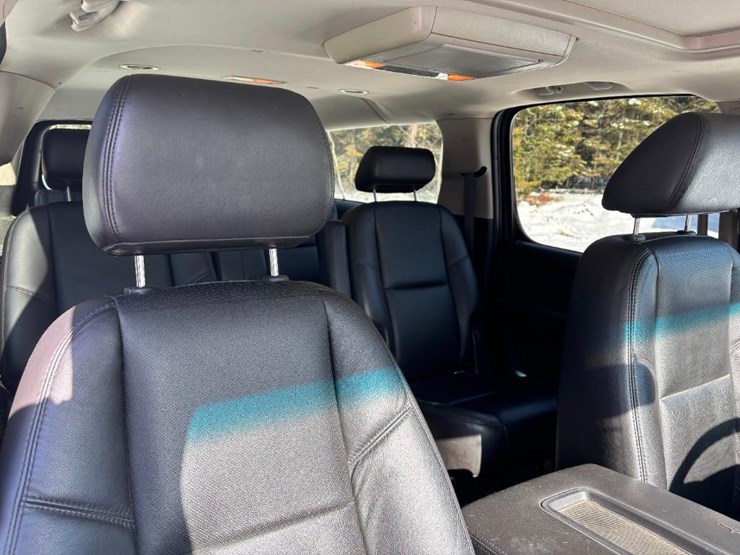 2009-chevrolet-suburban-image-33