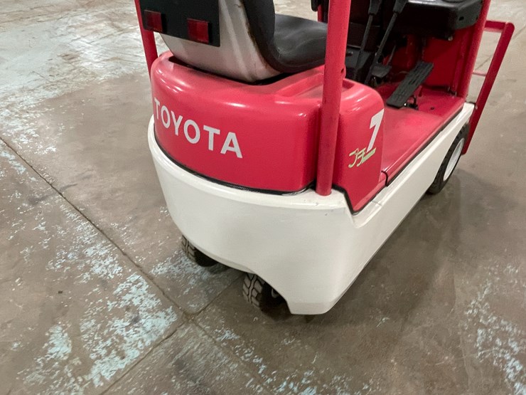 #183-•-toyota-7-runner-electric-forklift-image-23