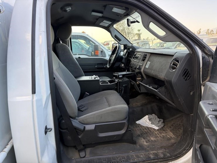 2012-ford-f550-image-9