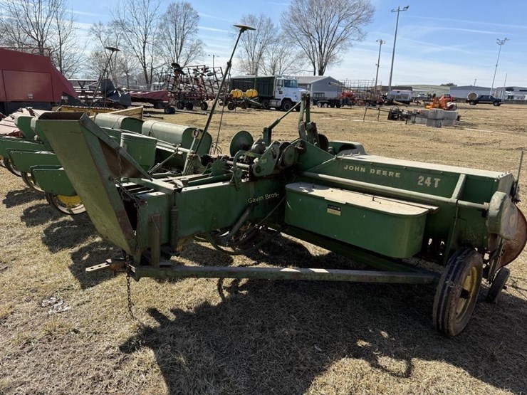 john-deere-24t-image-4