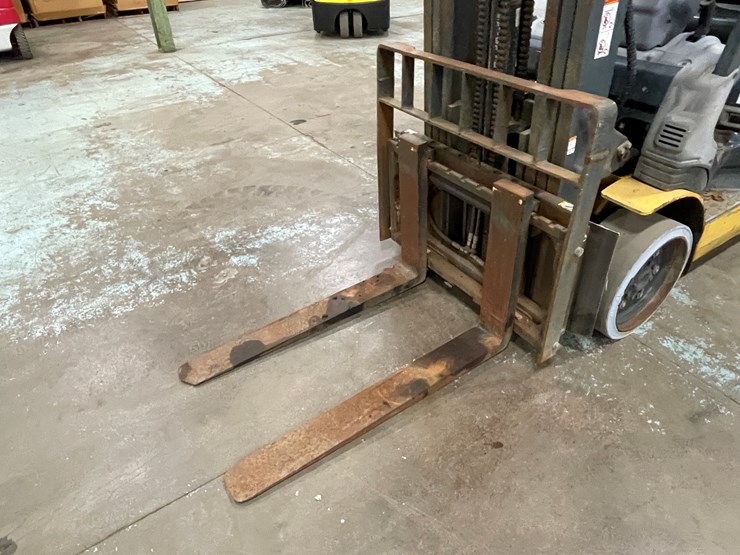 #169-•-2013-komatsu-30-propane-forklift-image-9