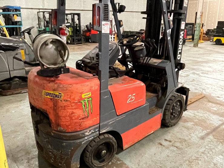 #170-•-world-lift-254-propane-forklift-image-5