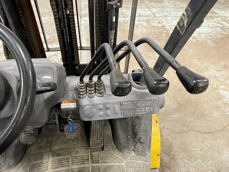 #168-•-2015-komatsu-25-propane-forklift-image-30