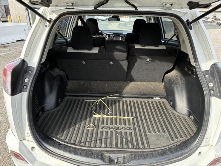 2017-toyota-rav4-image-11