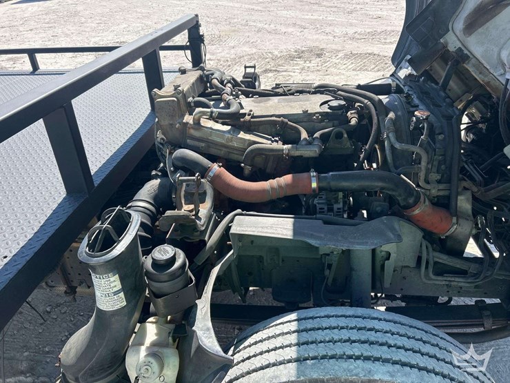 2011-isuzu-nrr-image-8