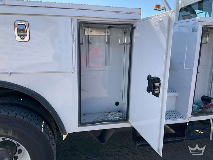 2024-freightliner-m2-106-image-33