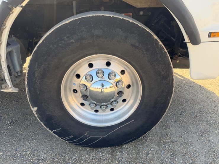 2024-kenworth-t880-image-25