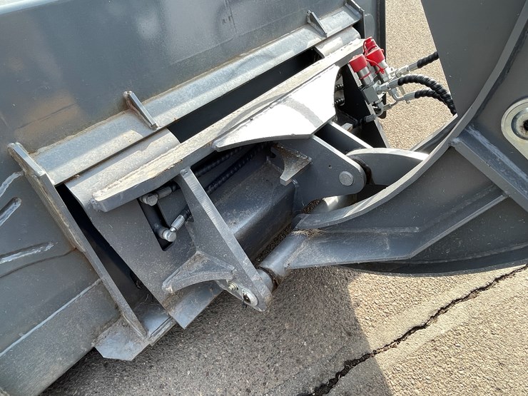 #114-•-new-magnum-3300p-telescoping-wheel-loader-image-11